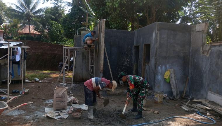 Babinsa Wanadadi Dampingi Tahap Finishing KDKMP di Kandangwangi