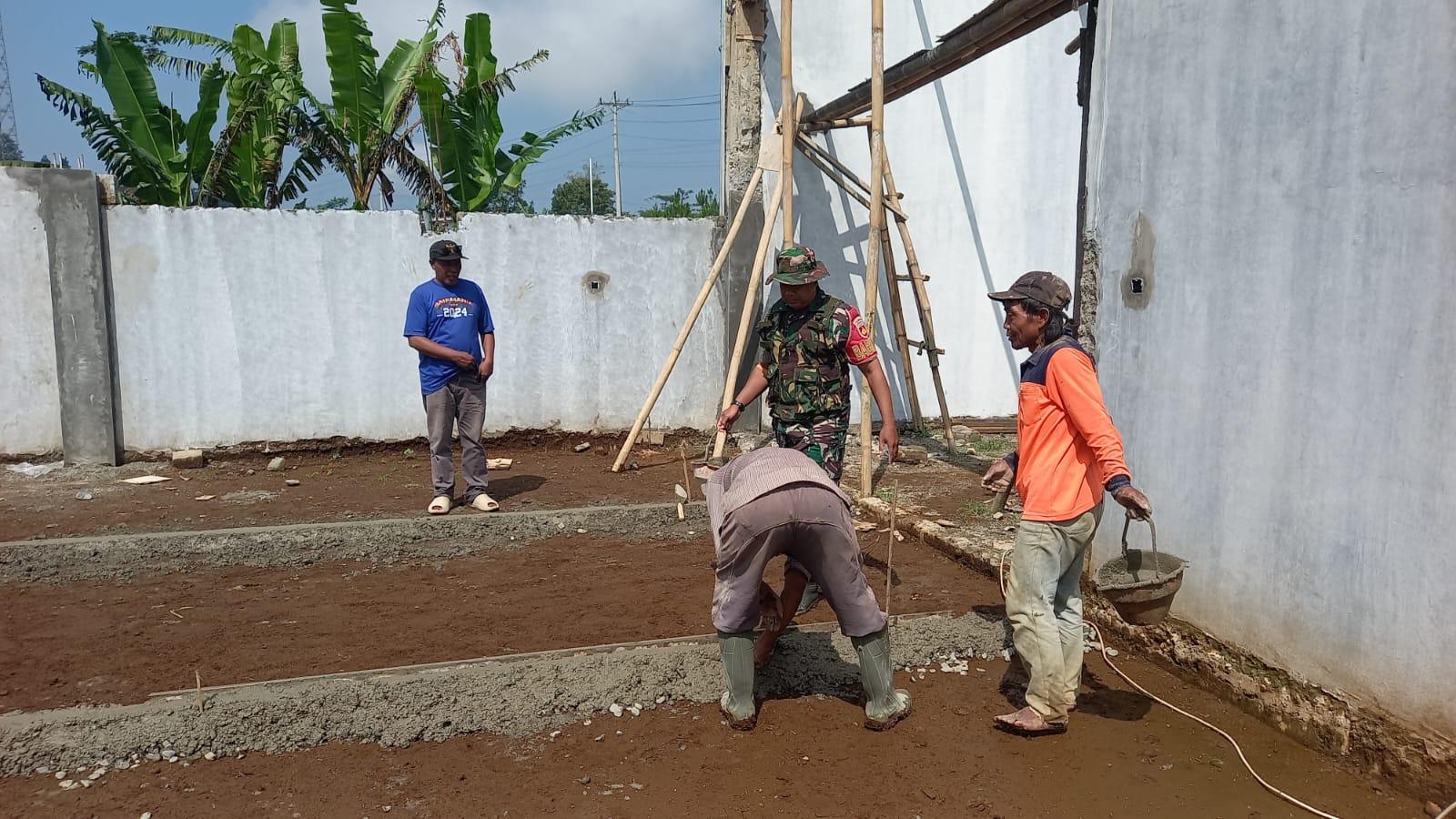 Babinsa Dampingi Progres Pembangunan KDKMP Desa Karangondang