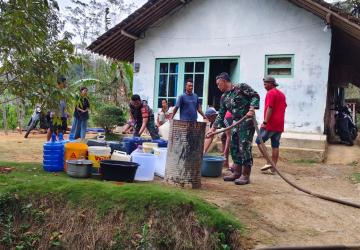 Ringankan Krisis Air Bersih Kodim 0704 Banjarnegara Salurkan 70 Ribu Liter Air ke Dua Wilayah
