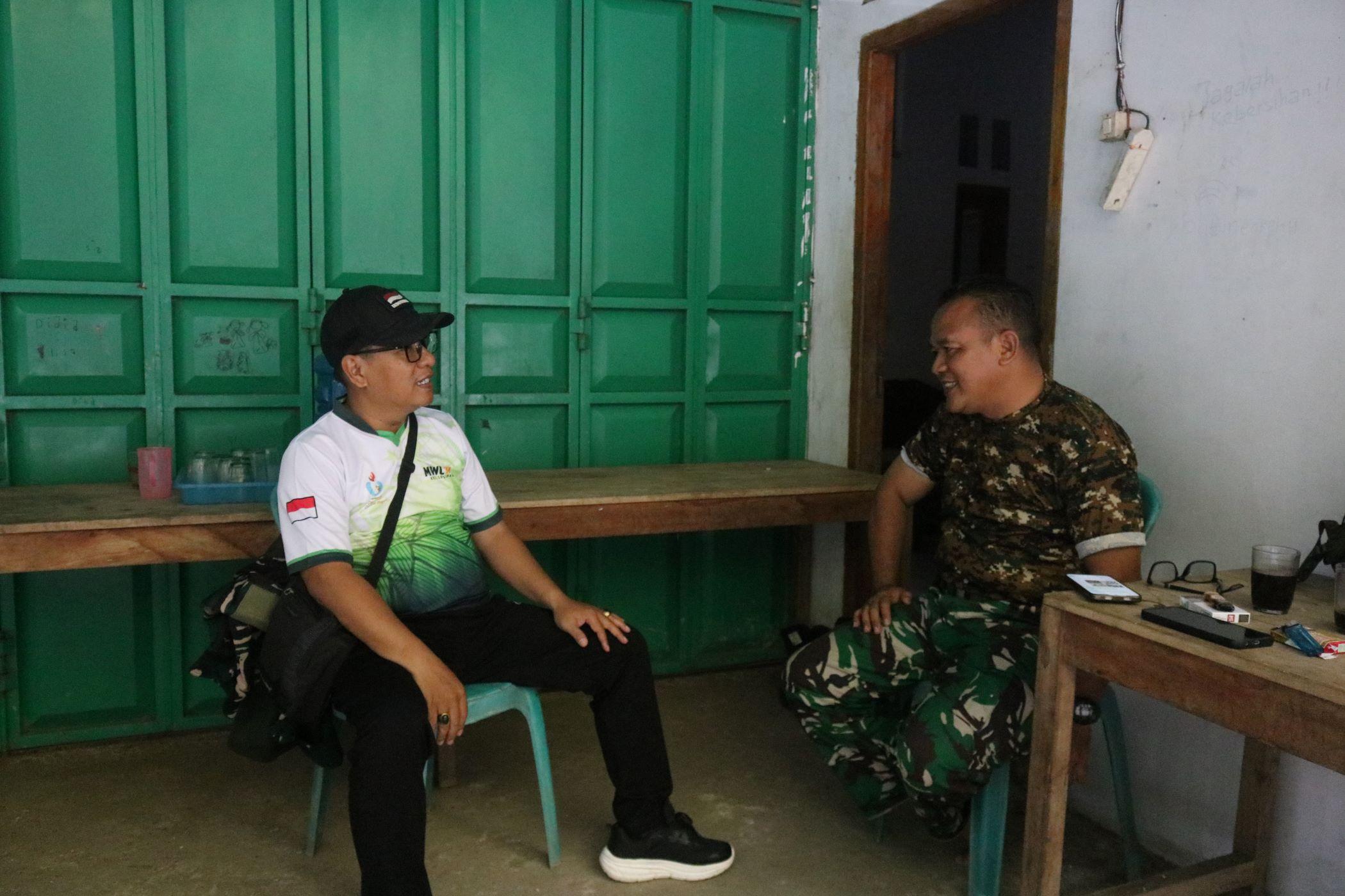 Sinergi TNI dan Kepala Desa Percepat Pembangunan Jalan TMMD di Gumelem Kulon