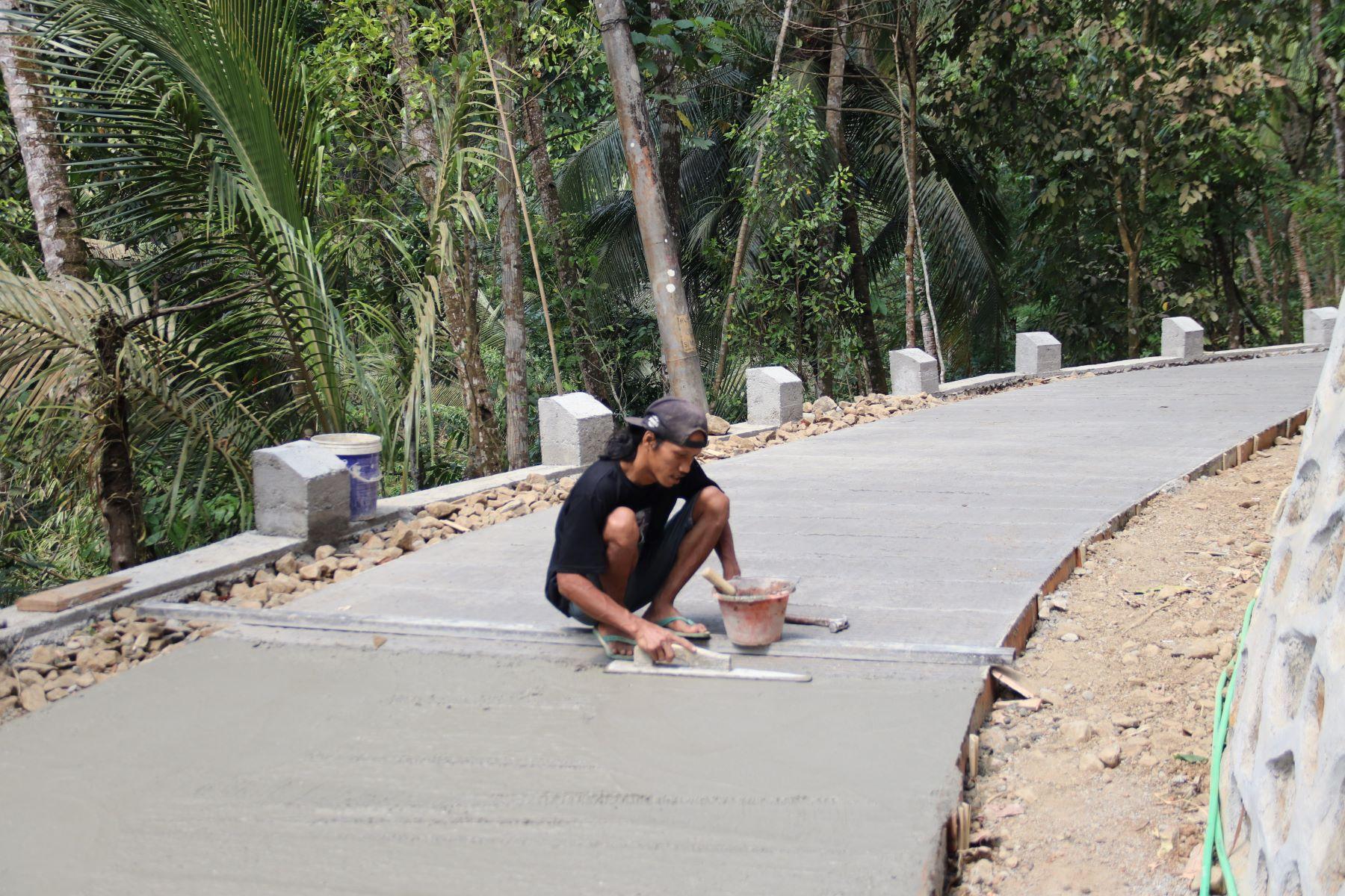 Merapikan Jalan Harapan Warga Gumelem Kulon