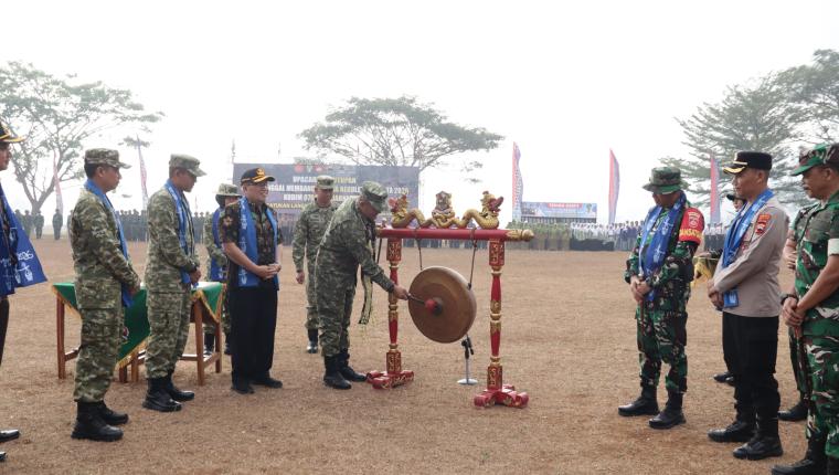 Sekali Pukul Gong Tanda TMMD ke-129 Berakhir Gotong Royong Tetap Bergema
