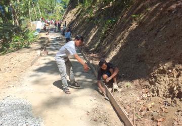 Sekdes Katim Kawal Pengecoran Jalan, Pastikan Pekerjaan TMMD Berjalan Maksimal