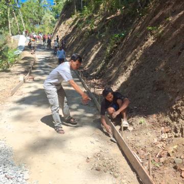 Sekdes Katim Kawal Pengecoran Jalan, Pastikan Pekerjaan TMMD Berjalan Maksimal