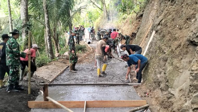 Semangat Gotong Royong Antar Rabat Beton TMMD Capai 12 Persen