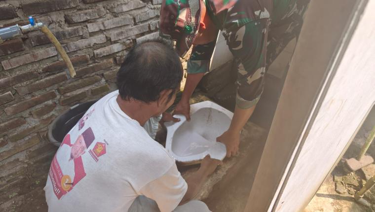 Rumah Pak Toid Mulai Berkeramik Jamban Baru Lengkapi Harapan Keluarga