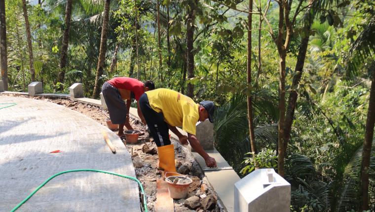 Gara-Gara Pak TNI Jalan yang Dulu Berbahaya Kini Jadi Harapan Baru