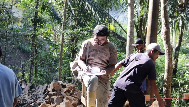 Ramainya Gotong Royong Eko Menjaga Kekompakan Warga demi Suksesnya TMMD