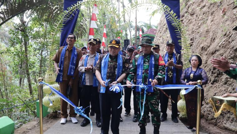 Pita Dipotong Jalan 737 Meter Resmi Dibuka Warga Gumelem Kulon Kini Punya Akses Baru