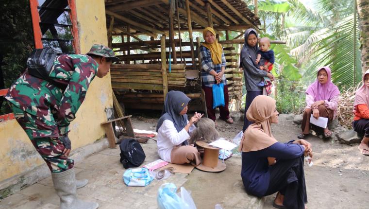 Obrolan Serka Munasibun dan Pembuat Wig TMMD Hadir Dekat dengan Kehidupan Warga