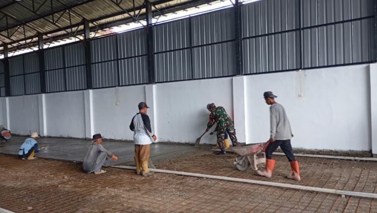 Babinsa Koramil 03 Wanadadi Dampingi Pembangunan KDKMP Desa Karangkemiri