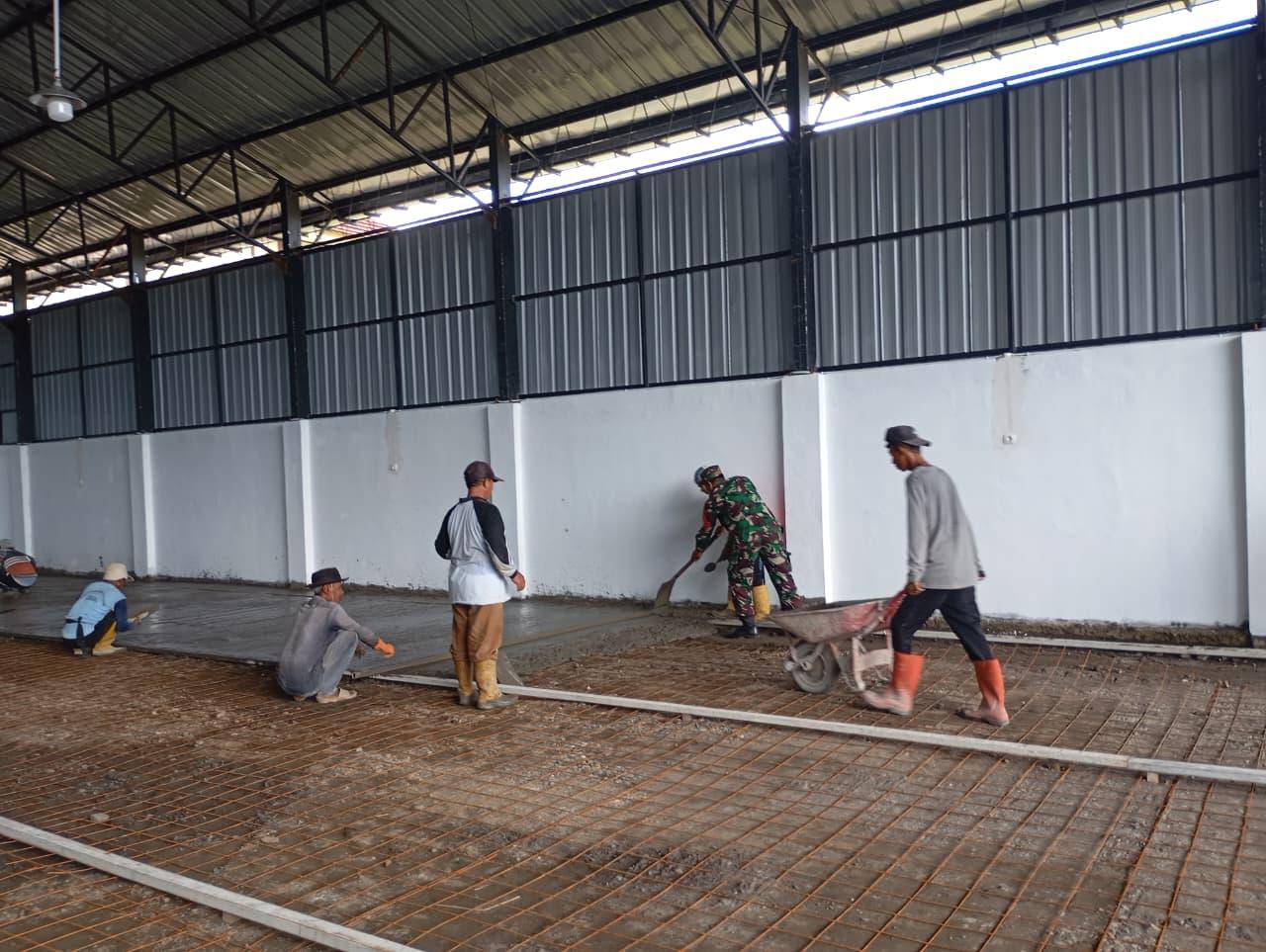 Babinsa Koramil 03 Wanadadi Dampingi Pembangunan KDKMP Desa Karangkemiri