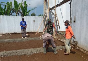 Babinsa Dampingi Progres Pembangunan KDKMP Desa Karangondang
