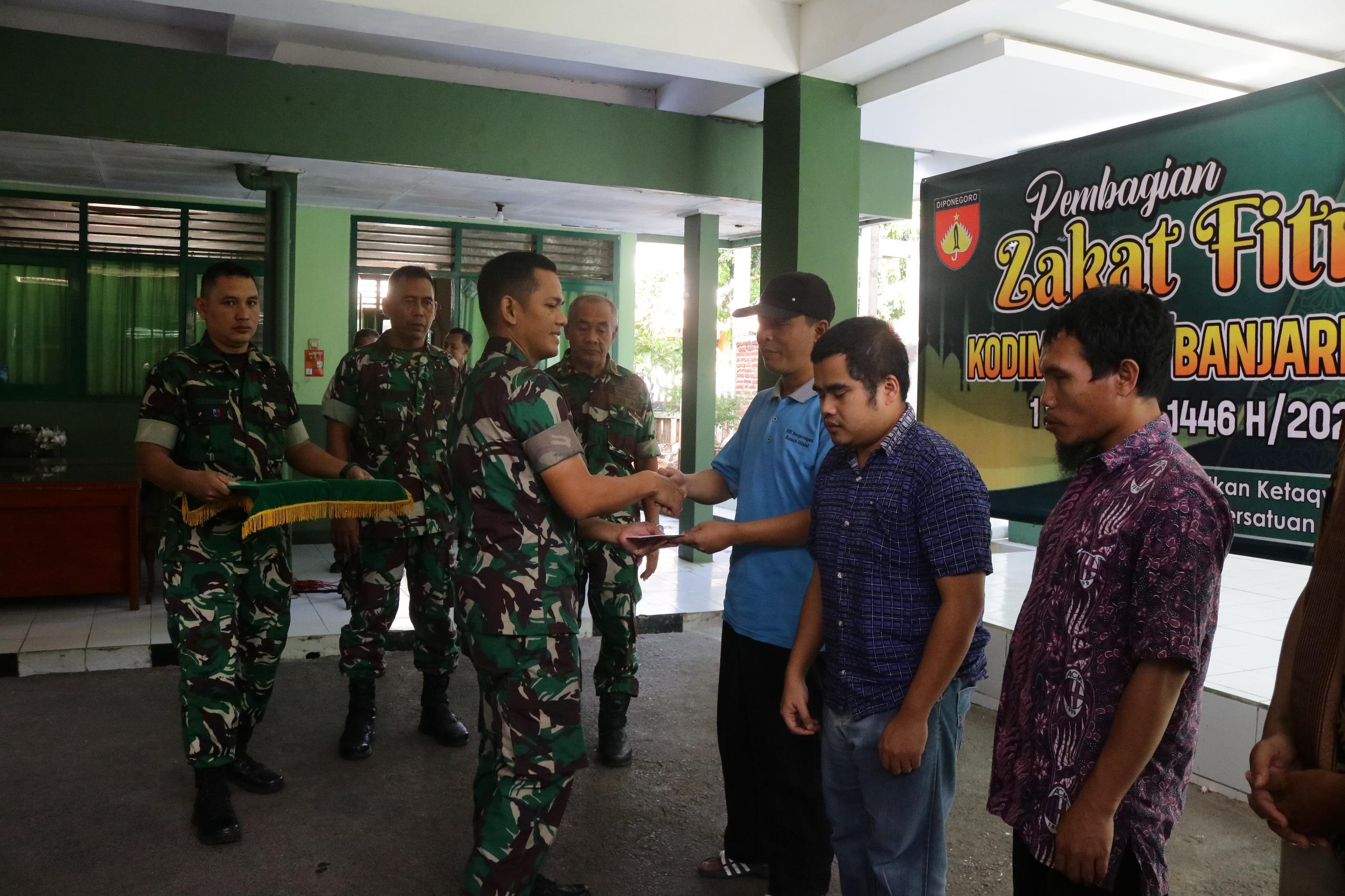 Berbagi Berkah Ramadan Dandim 0704 Banjarnegara Salurkan Zakat Fitrah