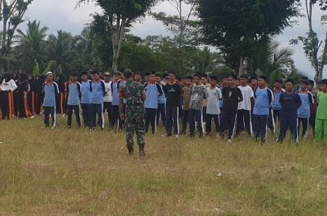 Babinsa Posramil Pagedongan Latih PBB Tanamkan Disiplin dan Cinta Tanah Air Sejak Dini