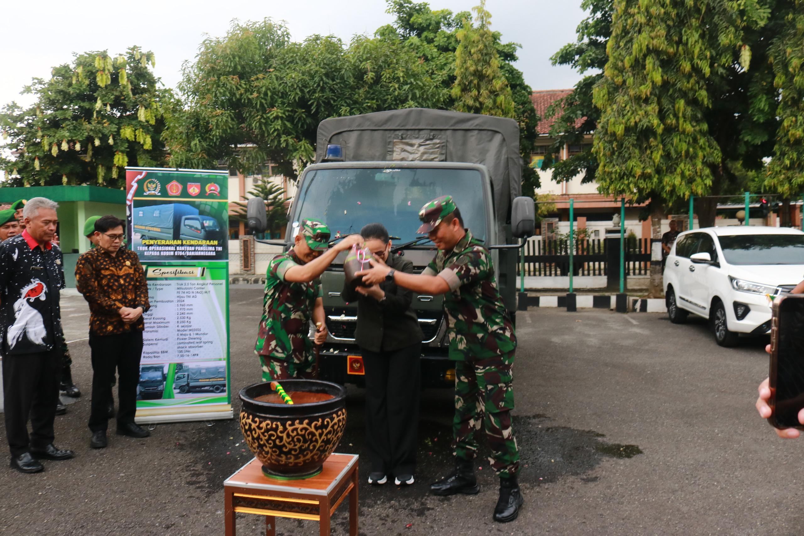 Truk Operasional dari Panglima TNI Perkuat Kodim 0704 Banjarnegara