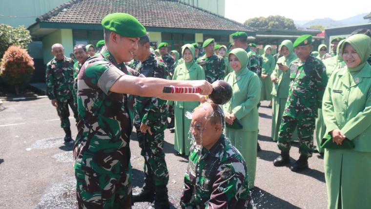 Kenaikan Pangkat dan Pelepasan Purna Tugas di Kodim 0704 Banjarnegara