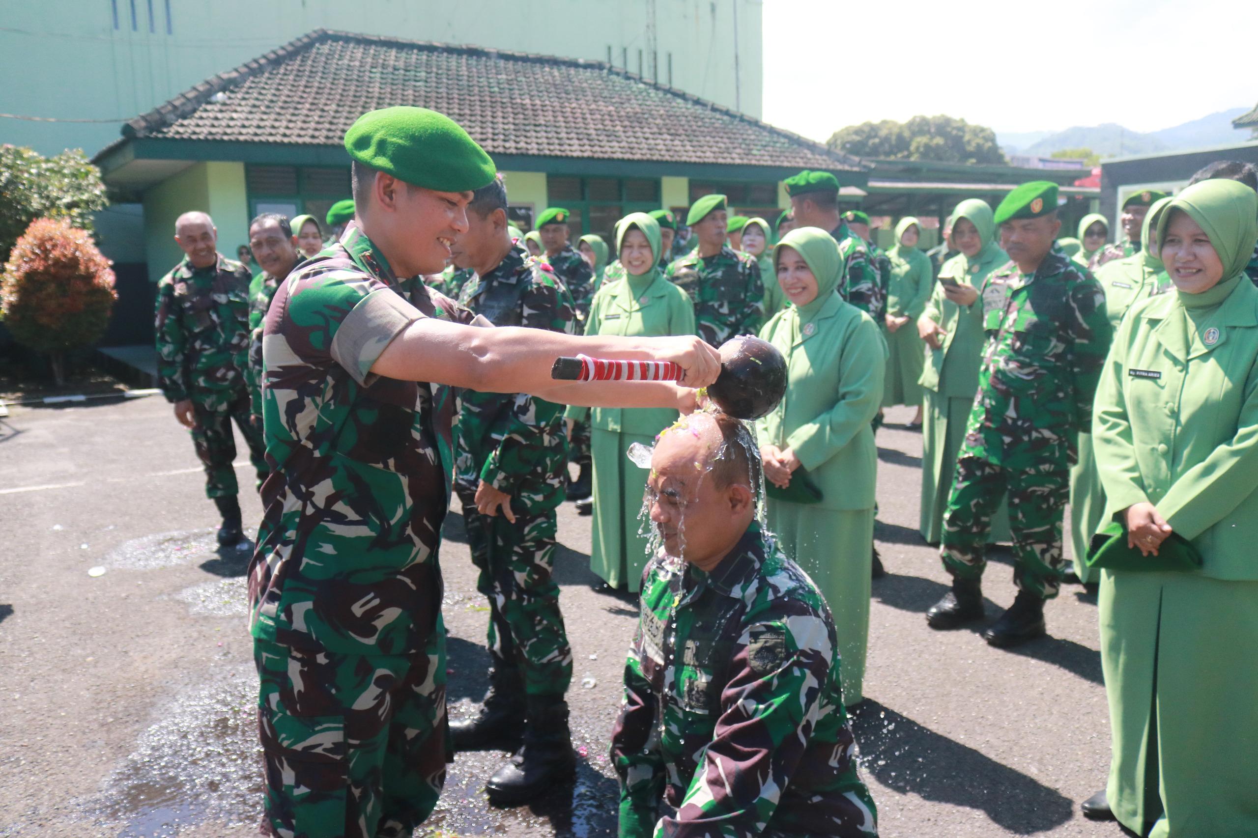 Kenaikan Pangkat dan Pelepasan Purna Tugas di Kodim 0704 Banjarnegara