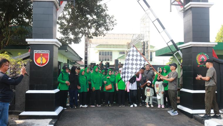 Jalan Sehat HUT TNI ke-80 Wujud Kebersamaan Keluarga Besar Kodim 0704 Banjarnegara