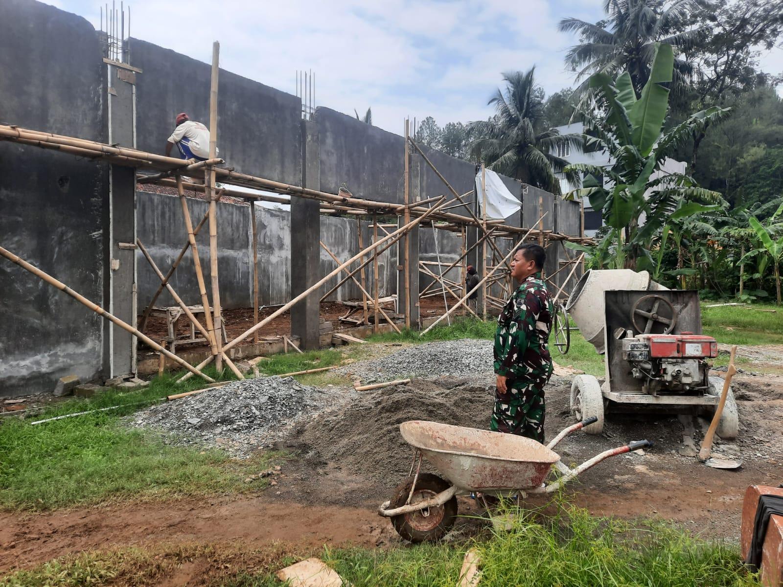 Sentuhan Akhir yang Menentukan Babinsa Dampingi Finishing KDKMP Desa Tapen