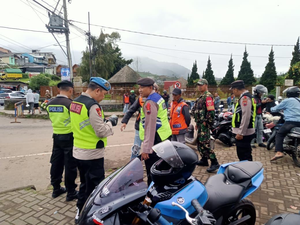 Sinergi TNI-Polri Jaga Wisata Dieng Tetap Aman dan Nyaman
