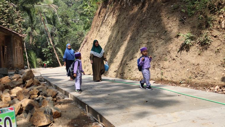 Senyum Noval di Jalan TMMD Harapan Kecil Menuju Masa Depan yang Lebih Mudah