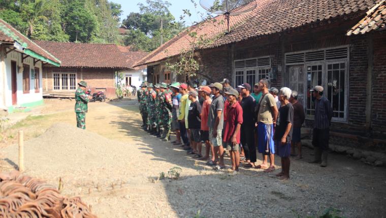 Karya Bakti Kodim 0704 Banjarnegara Rehab MCK dan Tempat Wudu Mushola Al Ma’arif