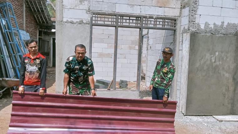 Seng Atap Datang Harapan Baru Mulai Menyelimuti Rumah Pak Turdiyanto