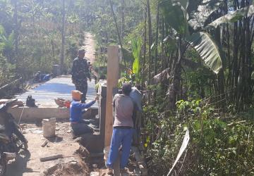 Dandim Banjarnegara Tinjau Pembangunan Jembatan Garuda Beton Sungai Jarompang