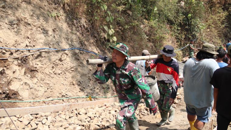 Semangat Satgas Tak Surut Demi Rampungkan TMMD