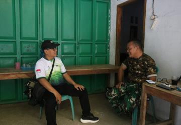 Sinergi TNI dan Kepala Desa Percepat Pembangunan Jalan TMMD di Gumelem Kulon