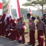 Pembukaan TMMD Reguler ke-129 Disambut Antusias Anak sekolah Serta Warga Gumelem Kulon
