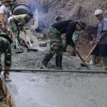 Lettu Inf Masrukin Pastikan Pembangunan Rabat Beton TMMD Capai 14 Persen