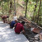 Pembereman Rabat Beton Tahap Akhir Satgas TMMD Sempurnakan Jalan Warga Gumelem Kulon