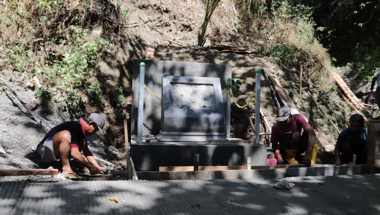Tugu Prasasti Mulai Menjulang Menjadi Penanda Sejarah TMMD di Gumelem Kulon