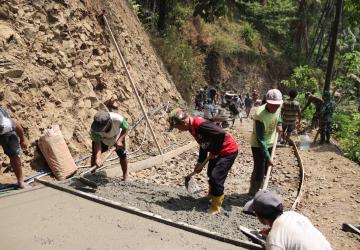 TMMD Reguler ke-129 Pak RW Sakum Setia Dampingi Pembangunan Desa