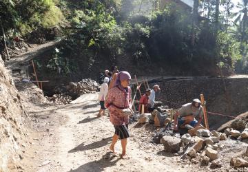 Semangat Bariah Menggerakkan Asa TMMD Gotong Royong Bangun Jalan Masa Depan Desa