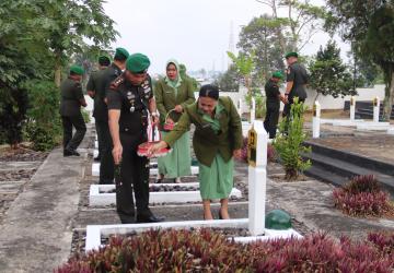 Dandim Banjarnegara Pimpin Ziarah Rombongan Kenang Jasa Pahlawan di HUT ke-65 Korem 071 Wijayakusuma