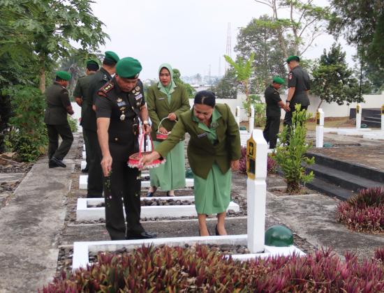 Dandim Banjarnegara Pimpin Ziarah Rombongan Kenang Jasa Pahlawan di HUT ke-65 Korem 071 Wijayakusuma