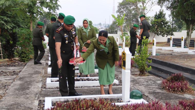 Dandim Banjarnegara Pimpin Ziarah Rombongan Kenang Jasa Pahlawan di HUT ke-65 Korem 071 Wijayakusuma