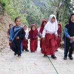 Langkah Kecil Menuju Sekolah Harapan Besar dari Jalan TMMD untuk Generasi Desa