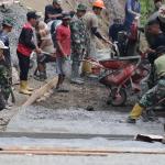 Kebersamaan TNI dan Warga Jadi Kekuatan Utama Percepat Pembangunan Jalan TMMD