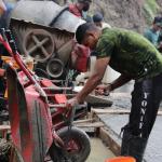Pratu Faisal Jadi Bengkel Dadakan Di TMMD Reguler ke-129