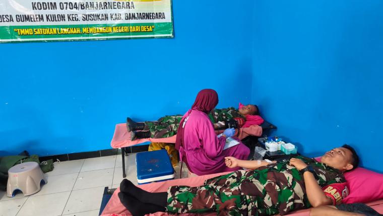 Dari Membangun Jalan hingga Menyelamatkan Nyawa Serka Supriyanto Donorkan Darah di TMMD