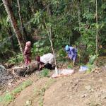 Ibu Sariem dan Kaum Ibu Pungut Batu Kecil Gotong Royong Jadi Kekuatan TMMD