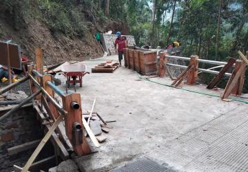 Bekisting Brug Dipasang Satgas TMMD Pastikan Plat Beton Kokoh