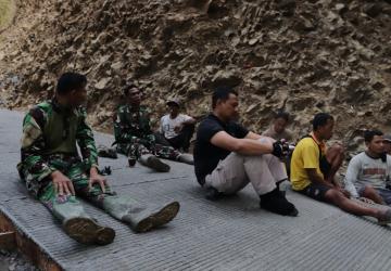 Ngobrol Hangat di Tengah TMMD Reguler ke-129 Gumelem Kulon