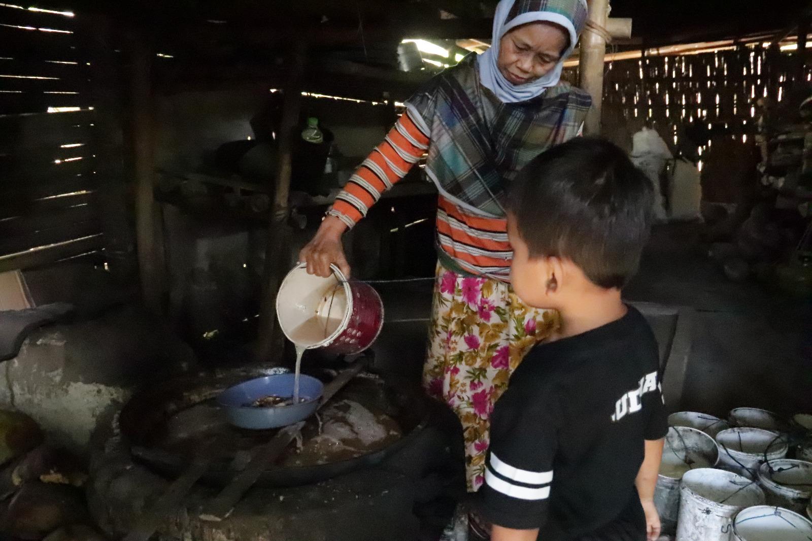 Jalan Baru, Harapan Baru bagi Perajin Gula Kelapa di Gumelem Kulon