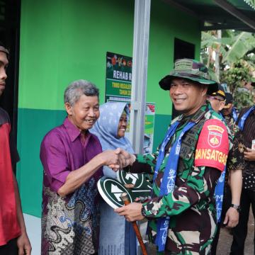 Kunci Diserahkan Harapan Baru Dimulai RTLH TMMD Reguler ke-129 Jadi Rumah Layak Huni