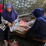 Bu Sarijem Dapur Semangat TMMD Reg 129 Gumelem Kulon